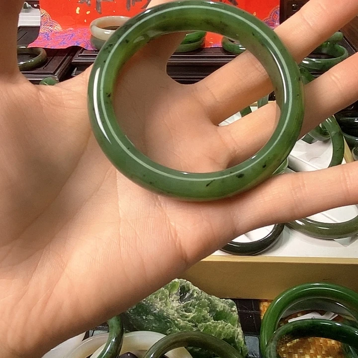 用***三未镶嵌手镯和田玉（碧玉）
