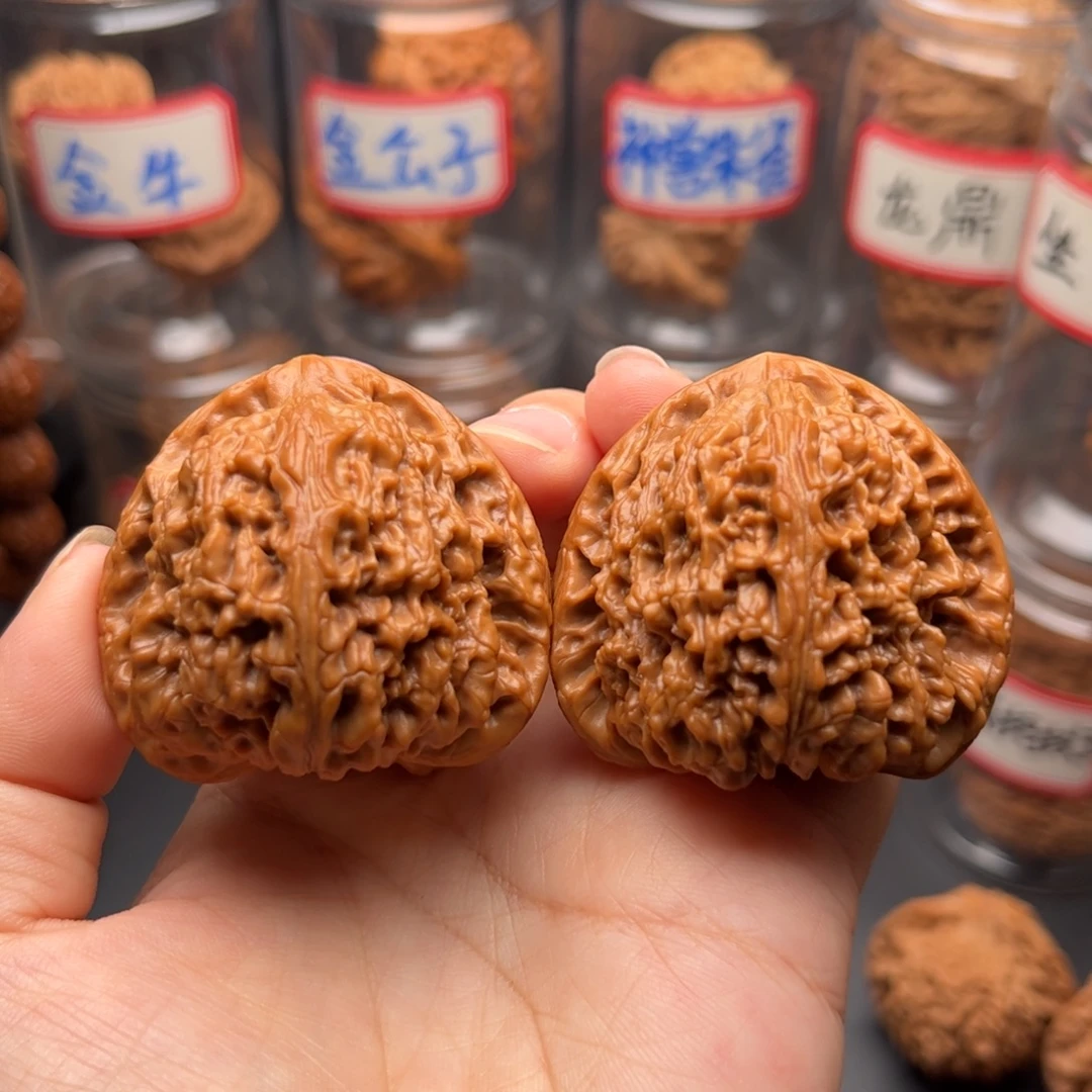 文玩核桃把件44老树三角疆