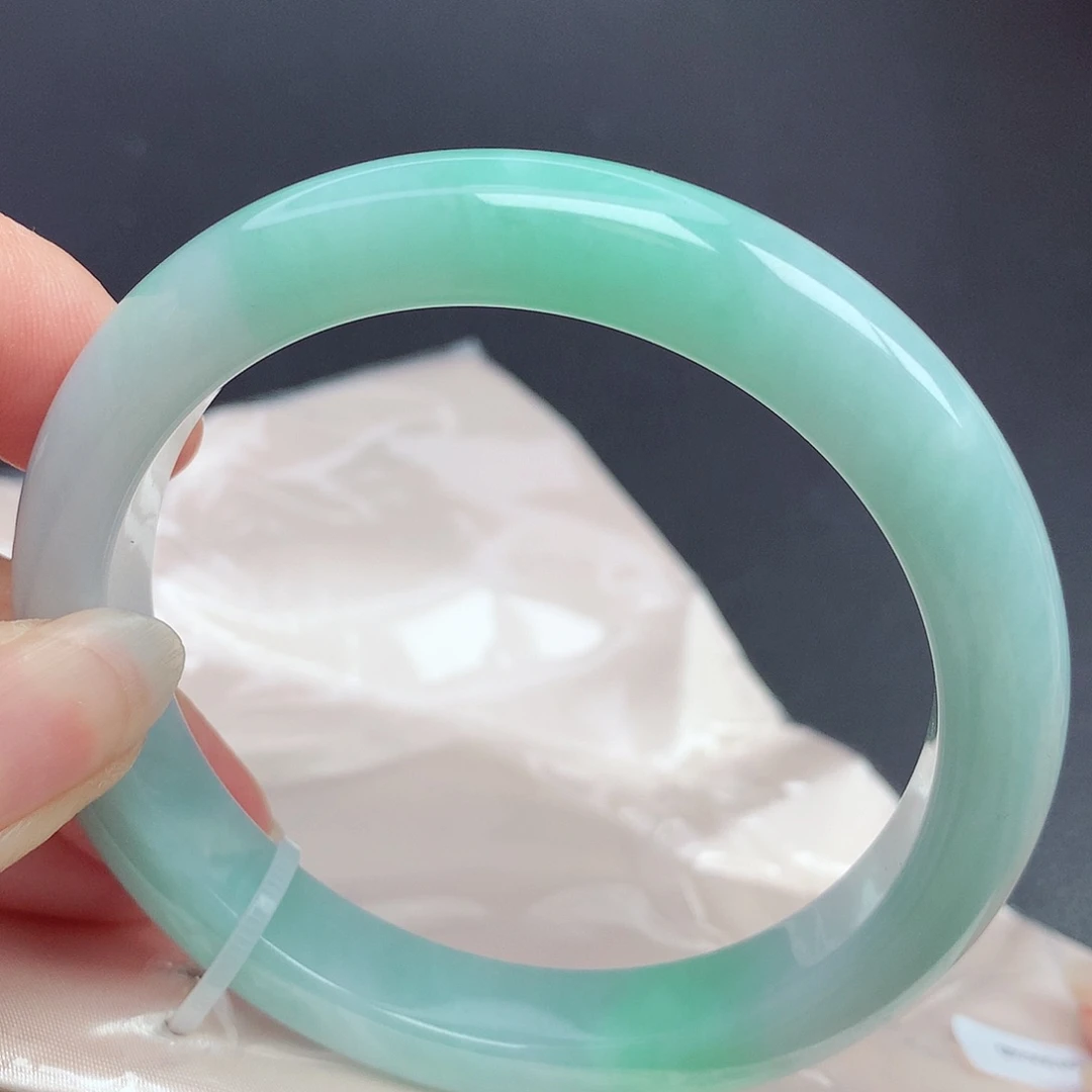 翡翠手镯未镶嵌58.6圈口