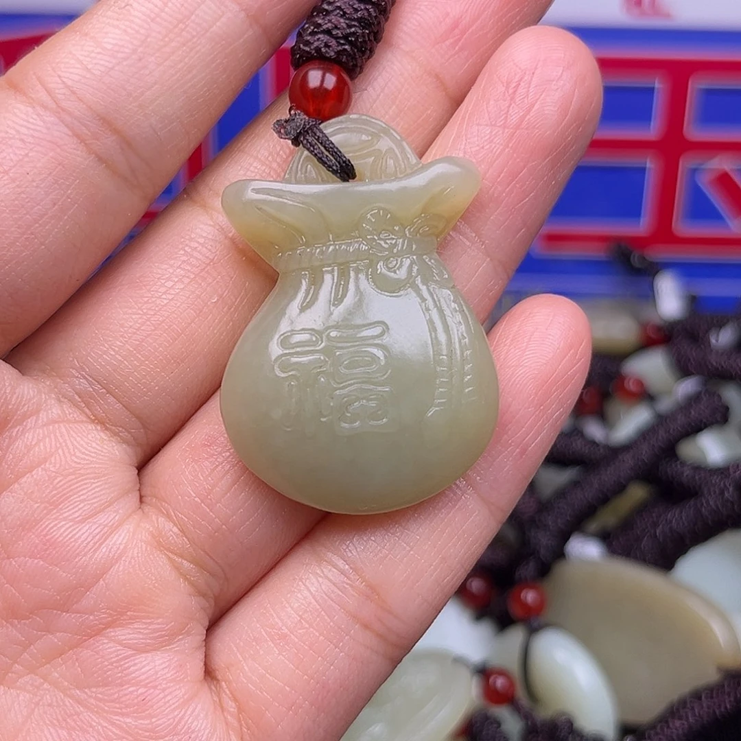 颈饰未镶嵌和田玉