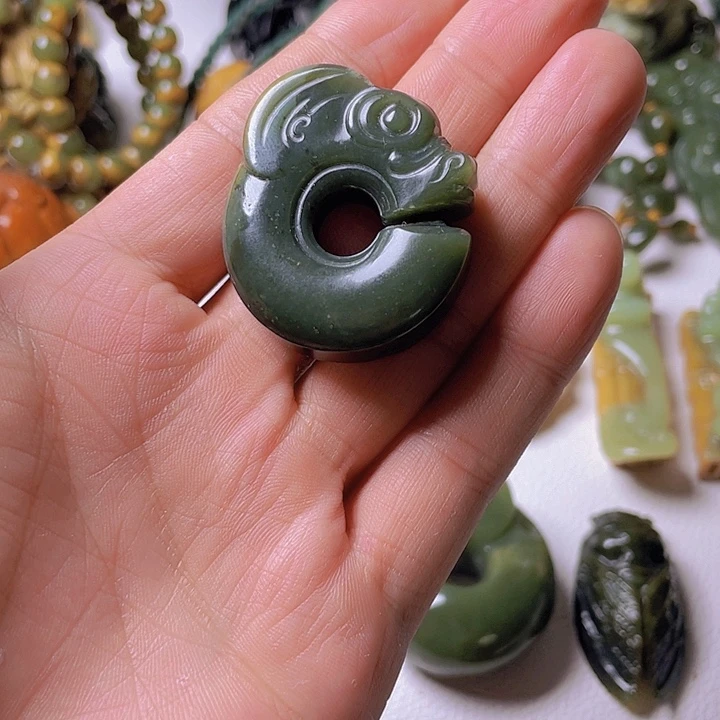 和田玉挂件未镶嵌巴**合