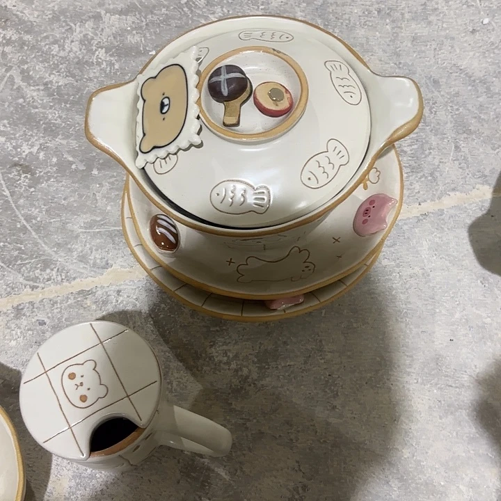 摆件一杯两个盘子一个宝