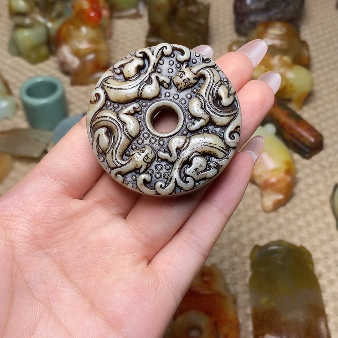 蛇纹石玉未镶嵌颈饰