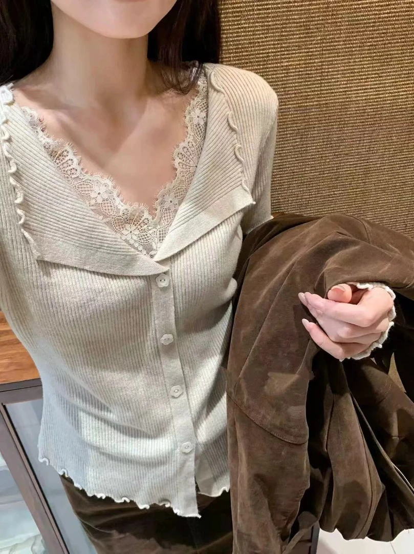 【运补】设计感短款温柔蕾丝V领针织衫女气质内搭毛衣显瘦白色打底