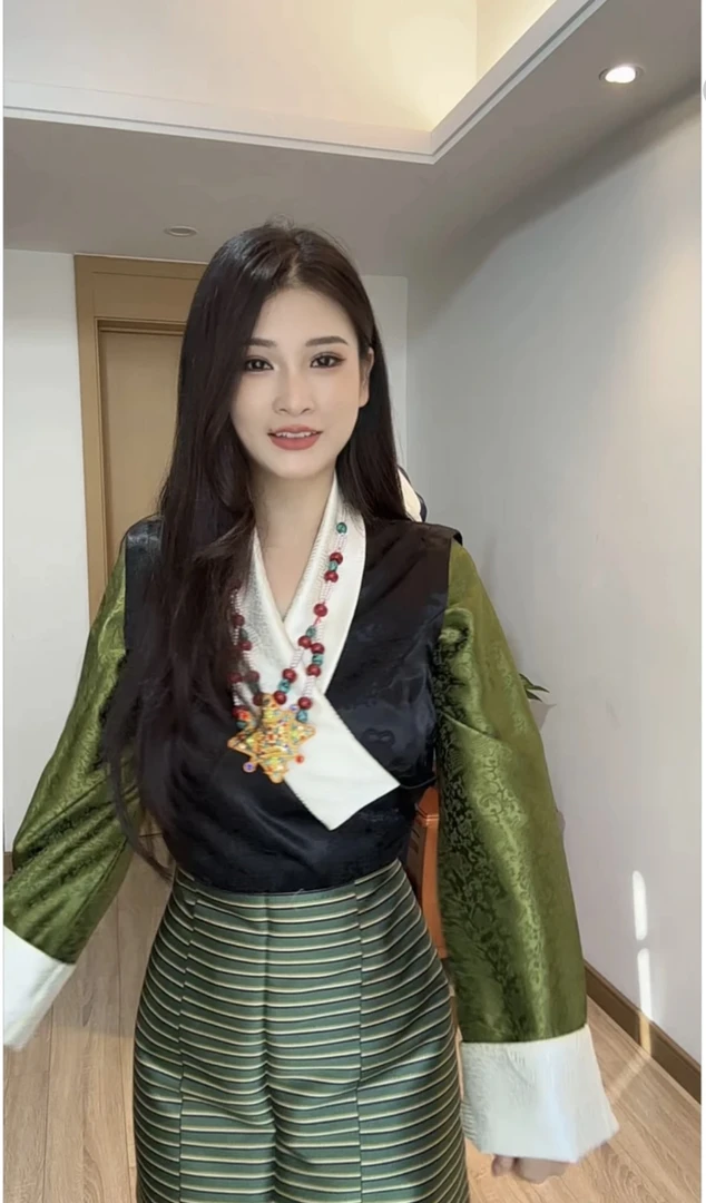 新款春夏秋时尚西藏服（两色）