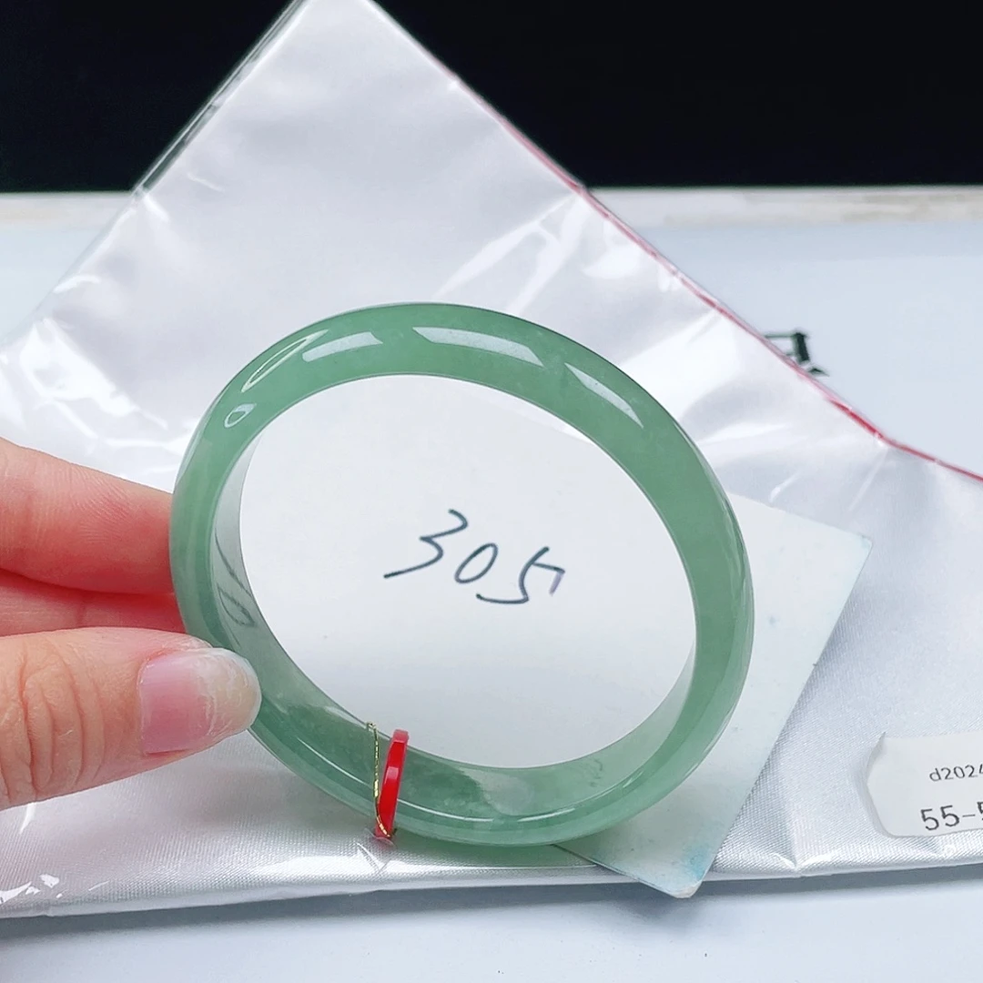 翡翠未镶嵌手镯55+贵妃