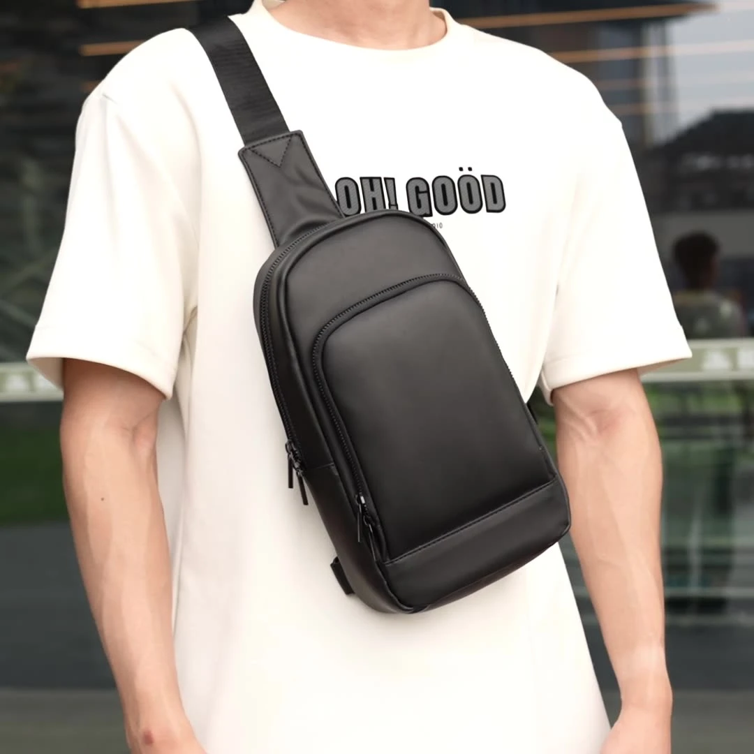 新款大容量斜挎包男士胸包休闲简约时尚潮流单肩包通勤轻便背包