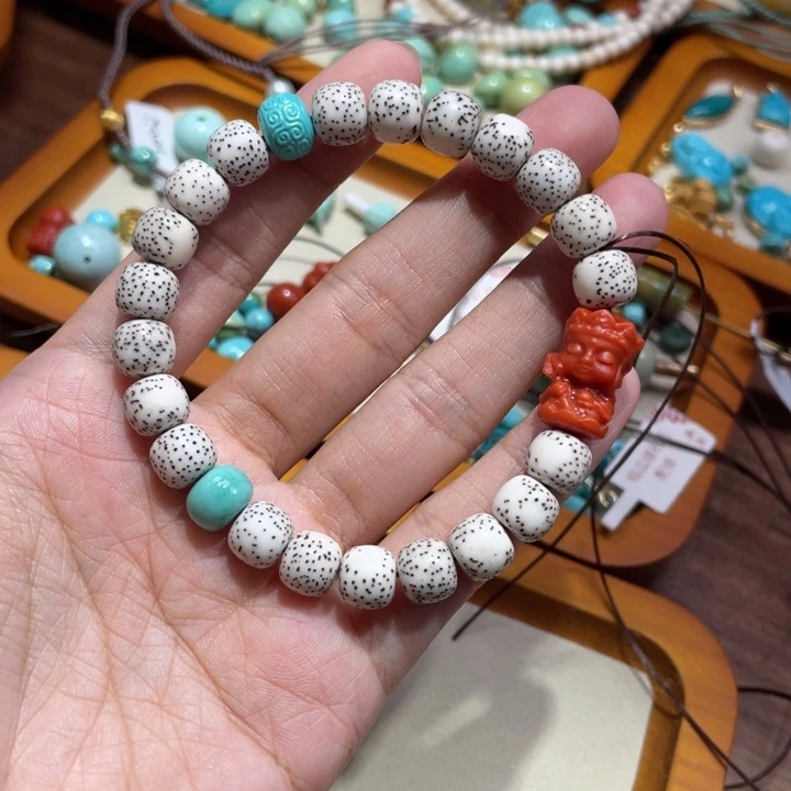 星月菩提手串星月菩提手串搭配绿松南红