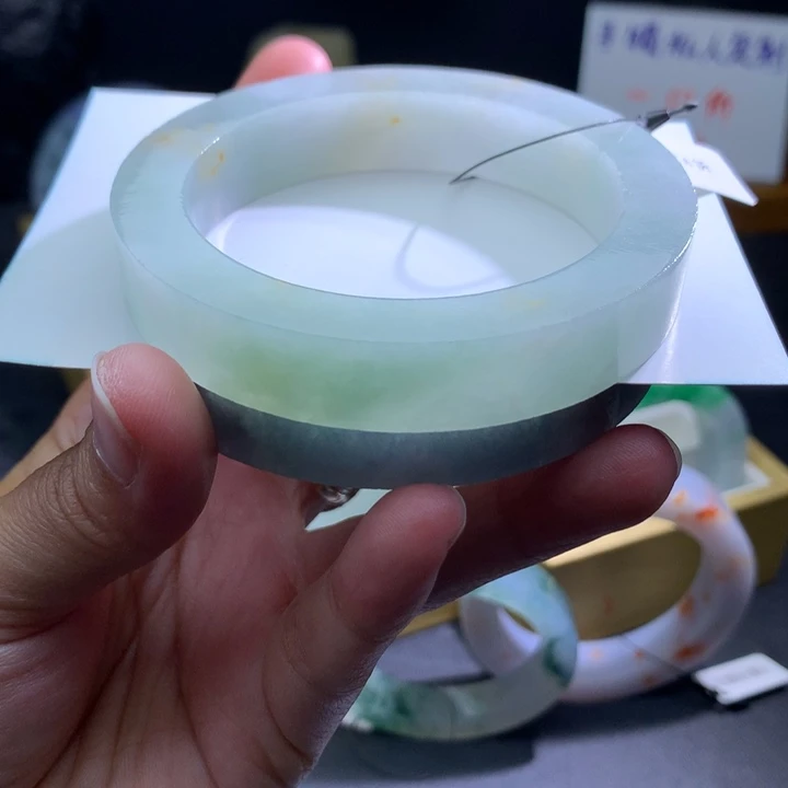 定制翡翠未镶嵌翡翠手镯