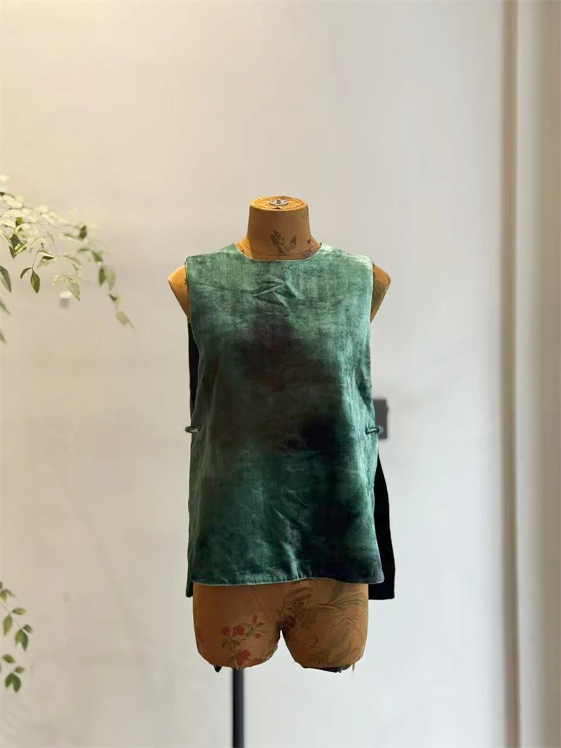 雅儿萱 2025 双开叉盘扣圆领马甲 定制