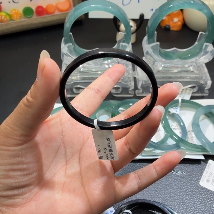 翡翠未镶嵌手镯黑乌鸡
