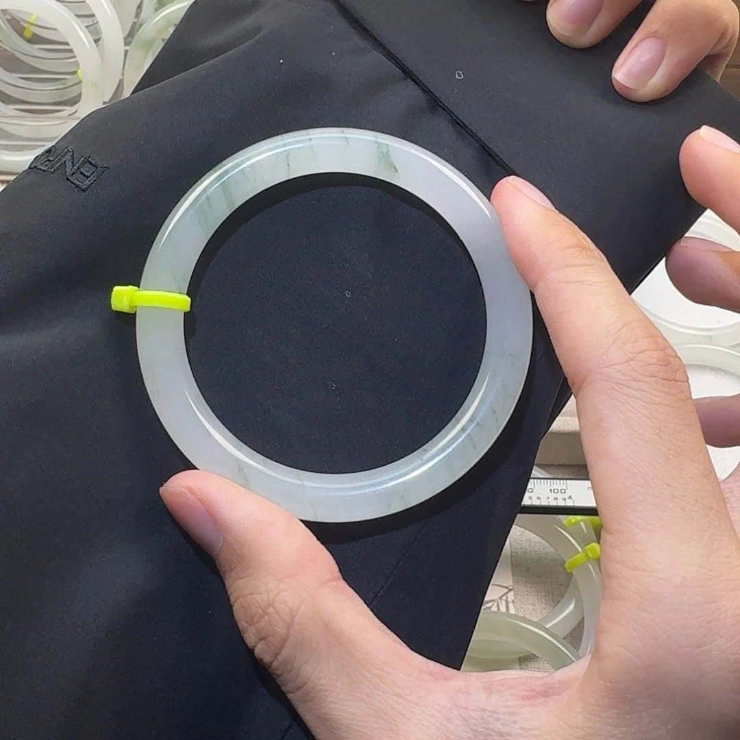 石英质玉（天山翠）未镶嵌手镯