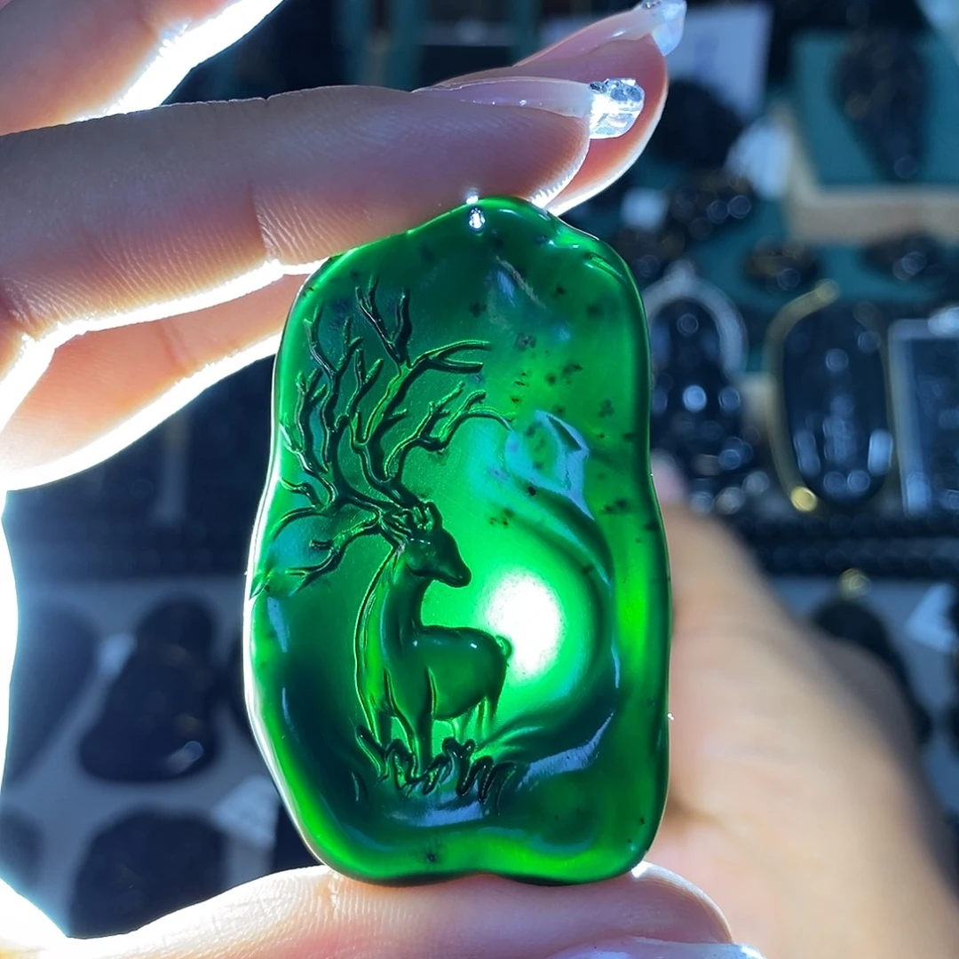 蛇纹石玉未镶嵌颈饰