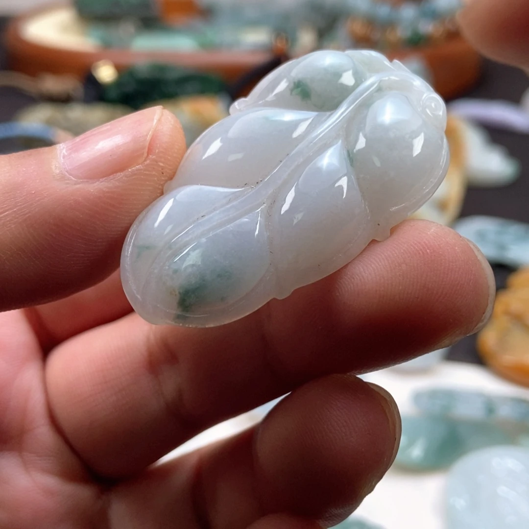 我***火颈饰未镶嵌翡翠叶子