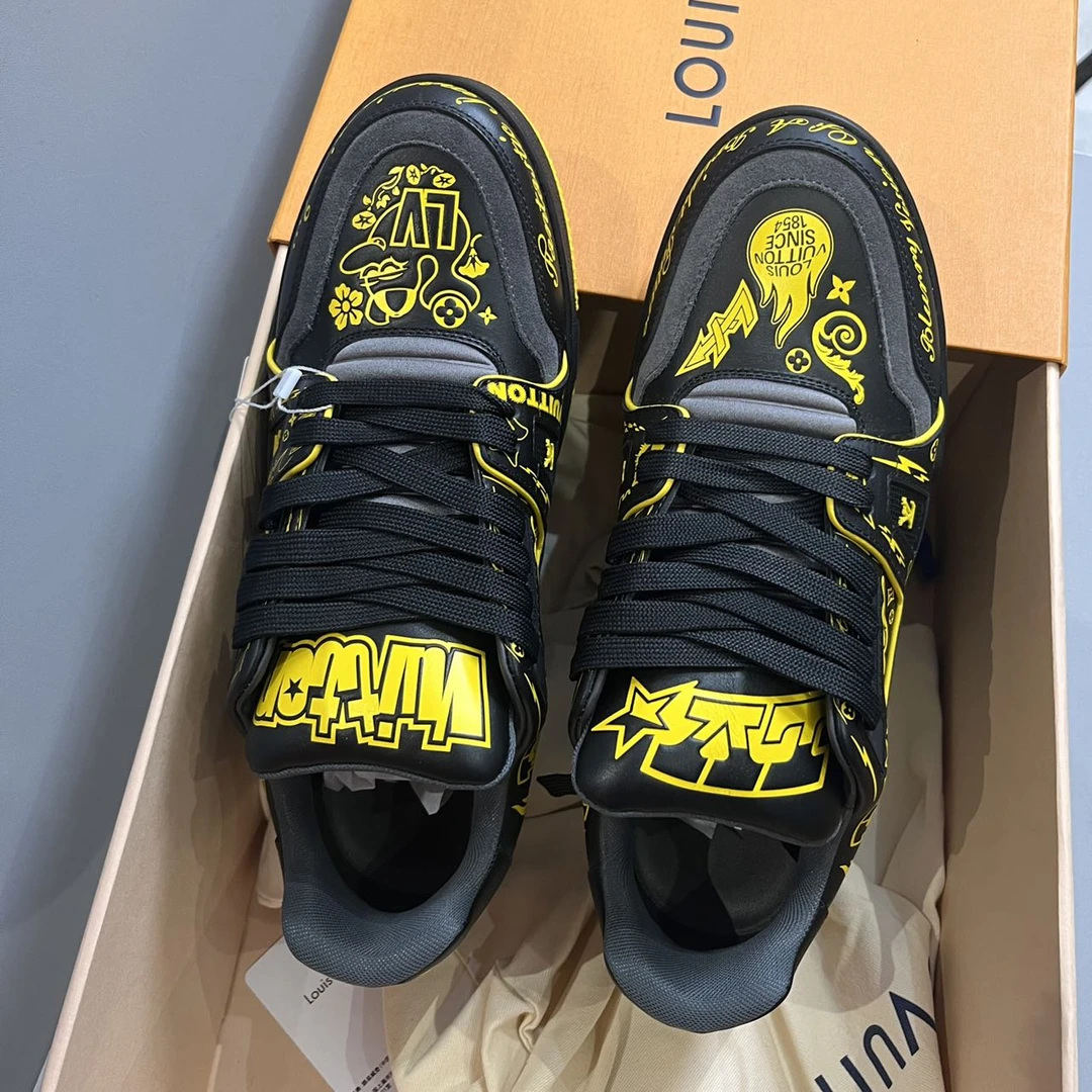 未使用 LouisVuitton/路易威登 Trainer  黑金色联名板鞋 41码