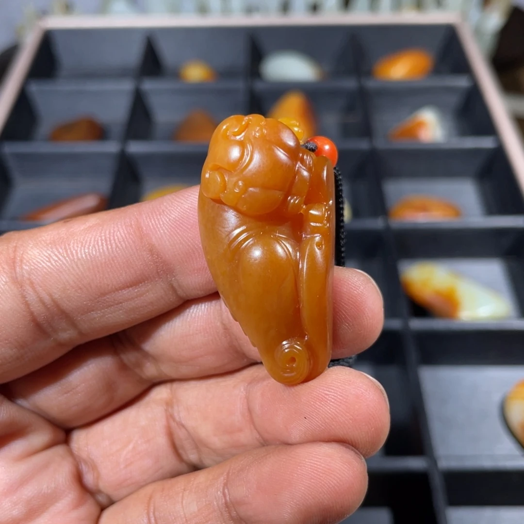 陈***子和田玉（白玉）未镶嵌颈饰