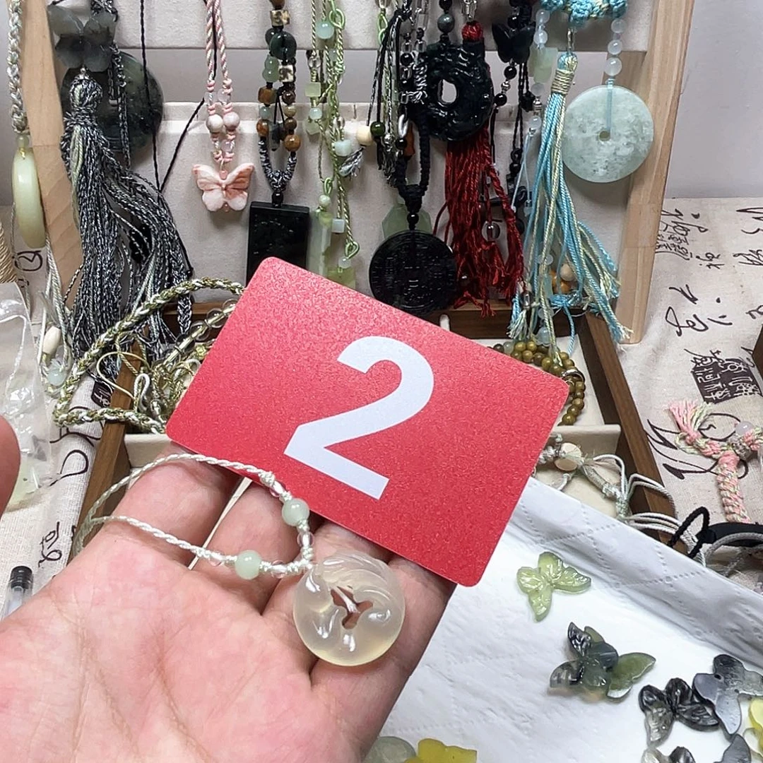 风***困蛇纹石玉合金颈饰