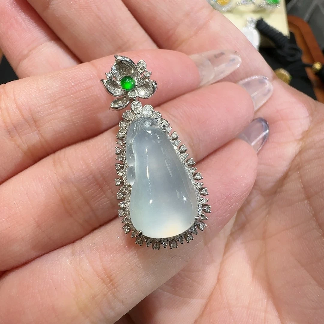 【闪购商品】颈饰18K金镶嵌翡翠