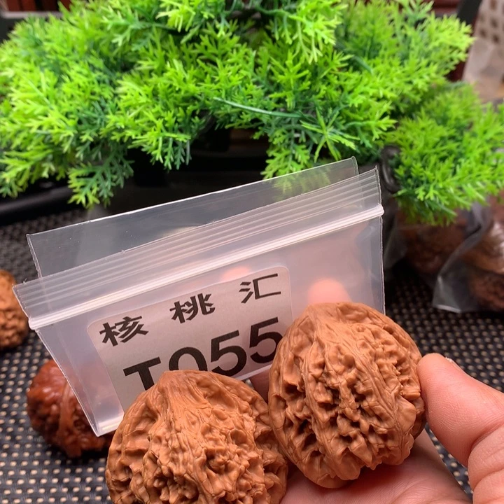 文玩核桃把件望月44