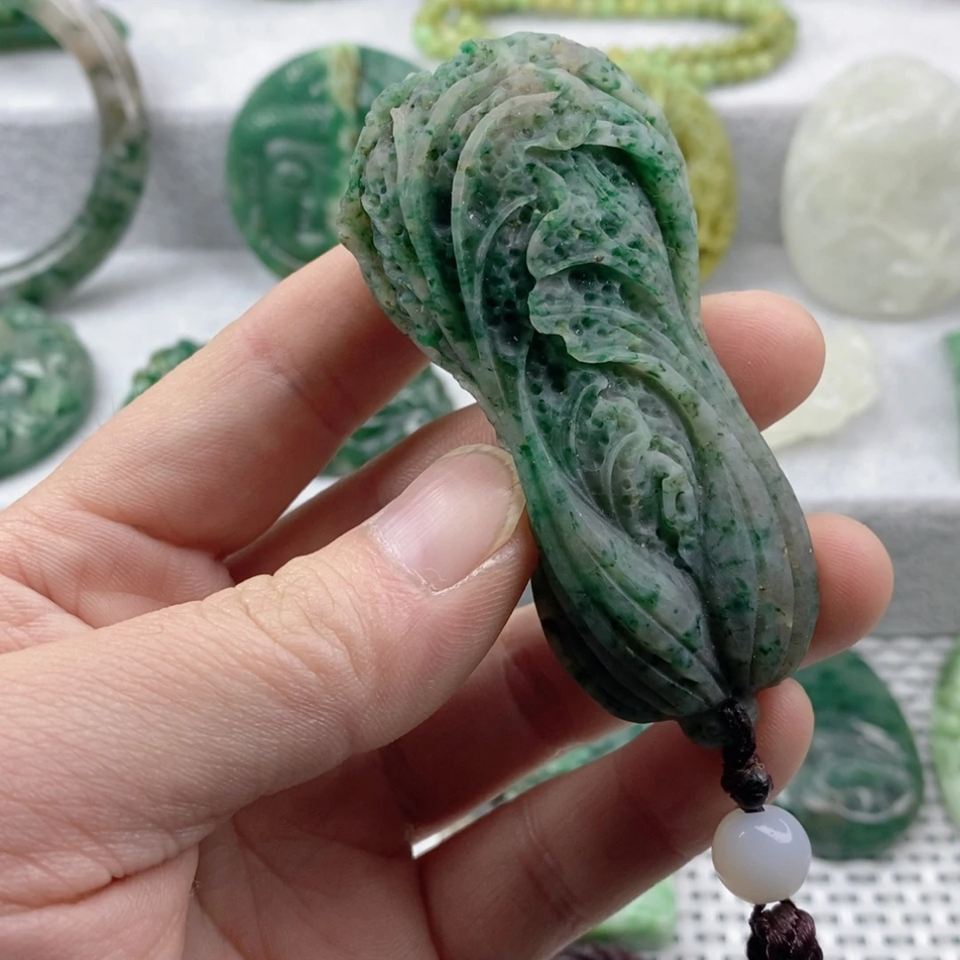 独山玉未镶嵌颈饰