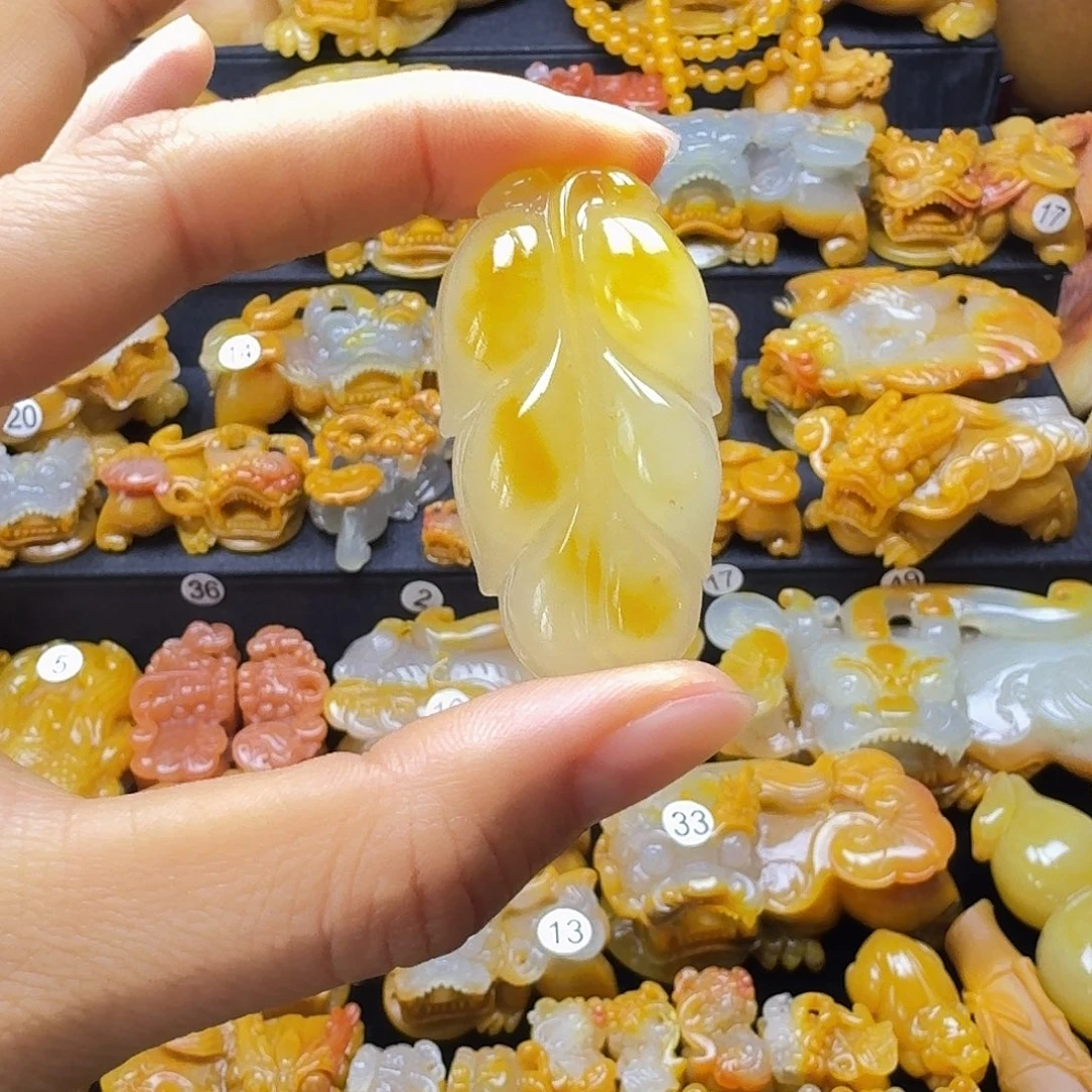 石英质玉（黄龙玉）未镶嵌颈饰