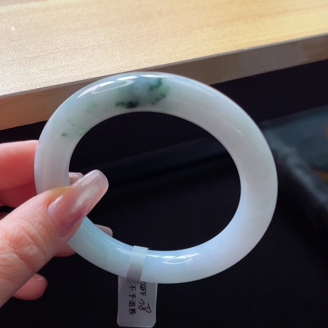 翡翠手镯未镶嵌手镯