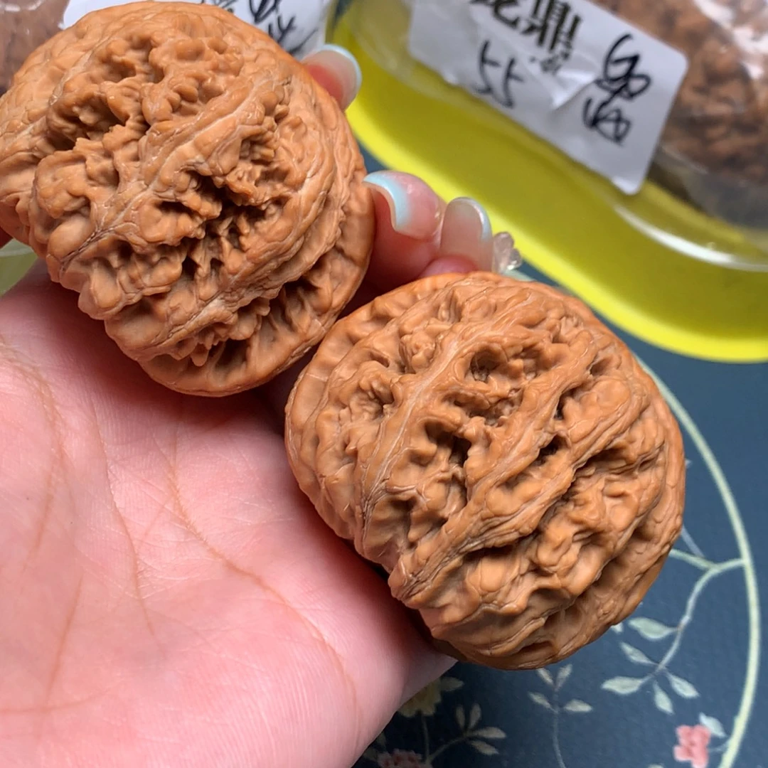 陈***1把件桃核49-20267-8