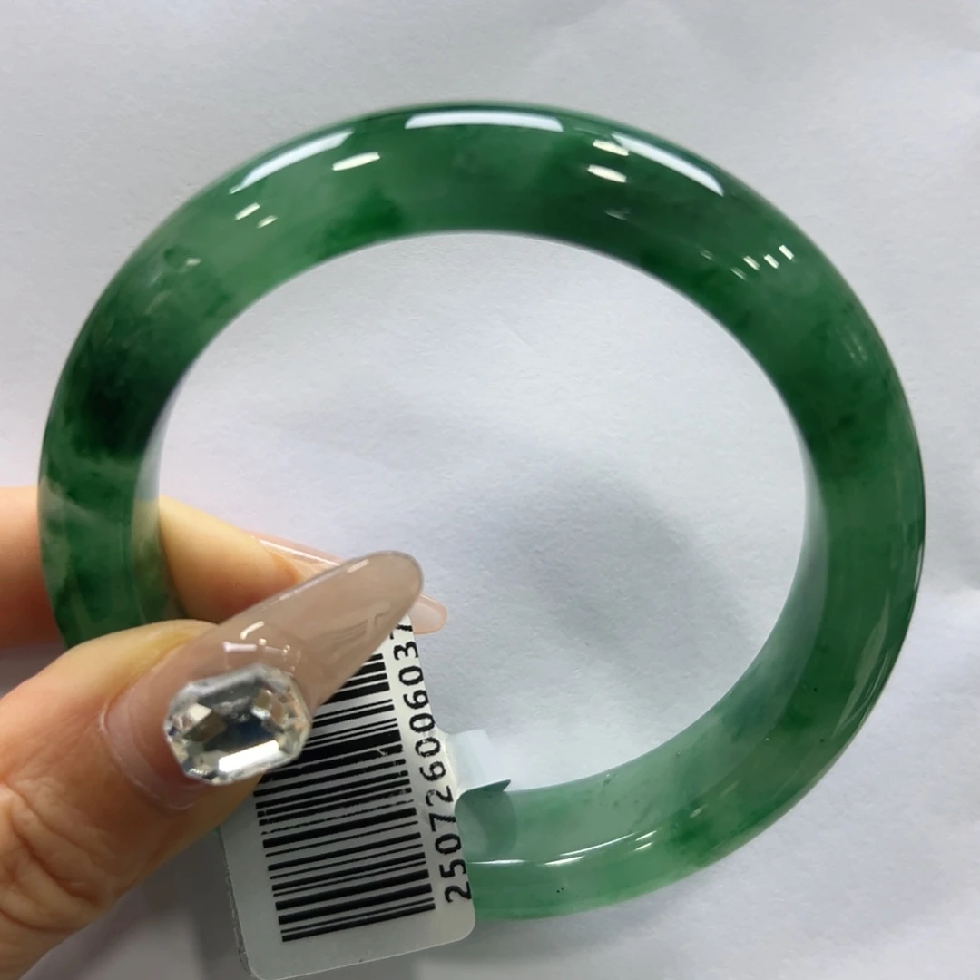 在***烊石英质玉手镯未镶嵌