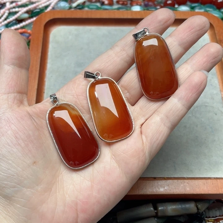 玛瑙/玉髓合金珠宝半成品一个红玛瑙吊坠