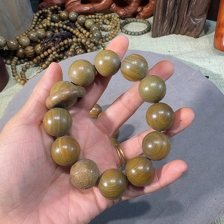 枫***树大果紫檀（缅甸花梨）