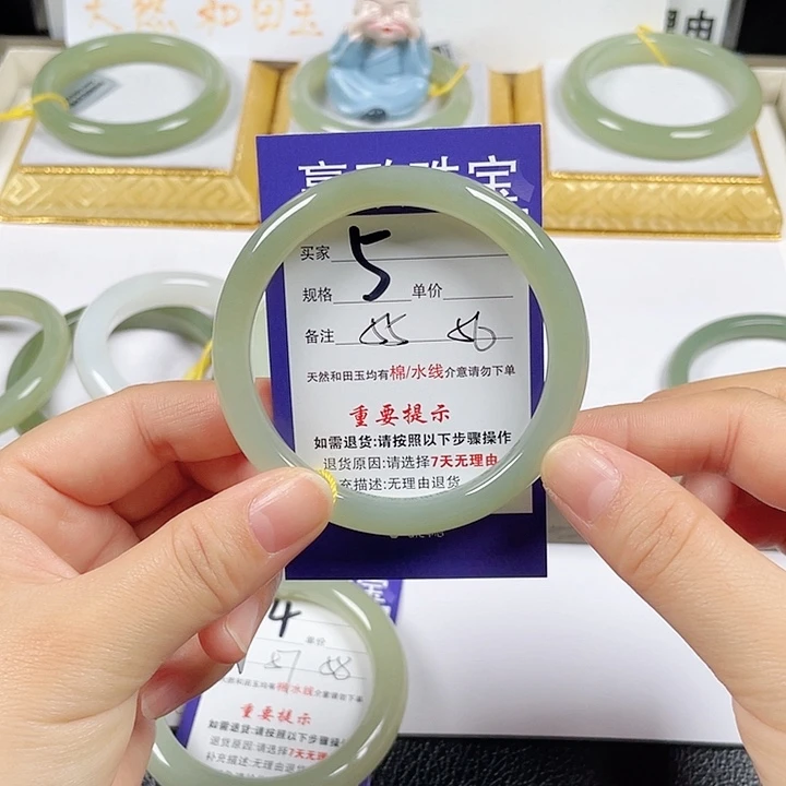 和田玉未镶嵌手镯