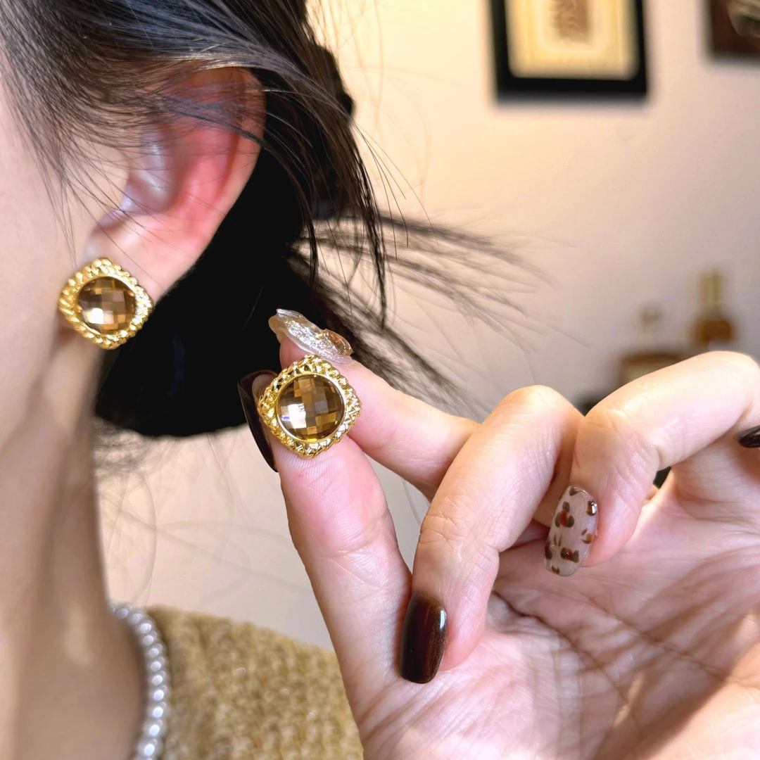 【洞见】2025新款流光风耳钉气质时尚百搭轻奢高级耳环女ES1277