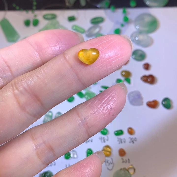 翡翠未镶嵌套链爱心