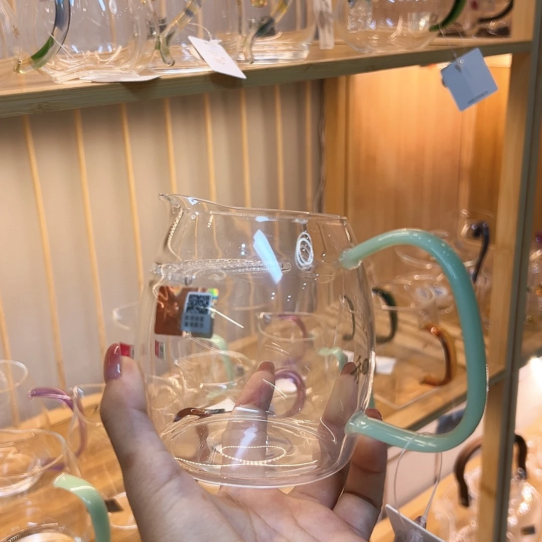 泰然月牙浅玉色。。。。。。