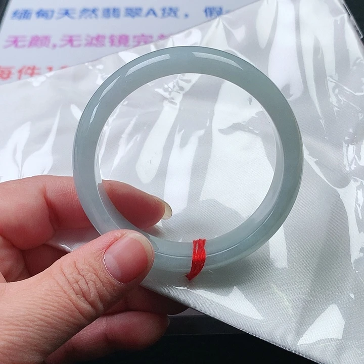 翡翠手镯未镶嵌翡翠071