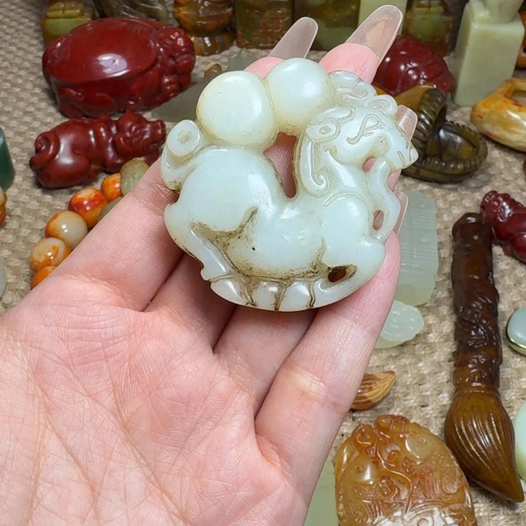 蛇纹石玉未镶嵌颈饰
