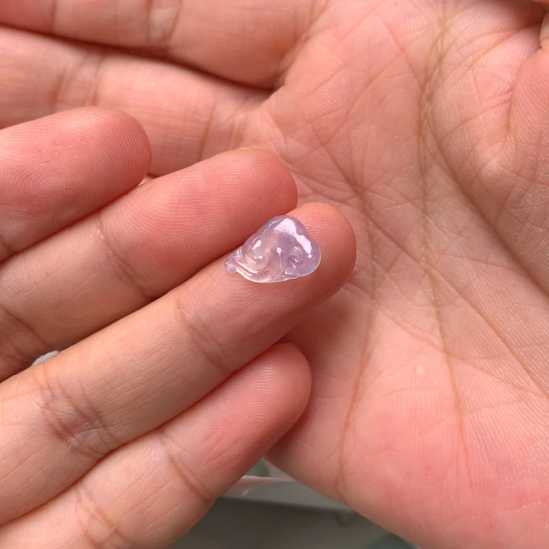翡翠未镶嵌颈饰如意
