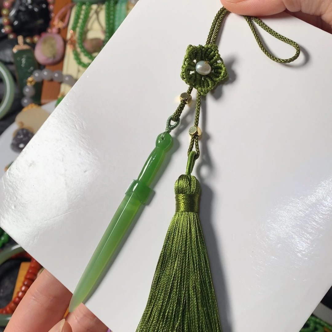 静***溪和田玉（碧玉）未镶嵌车挂苹果绿宝剑车挂