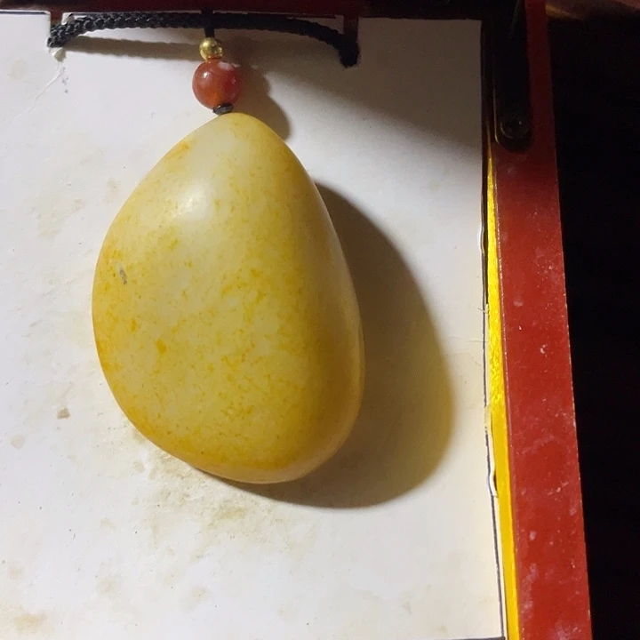 和田玉（糖玉）未镶嵌珠宝奇石