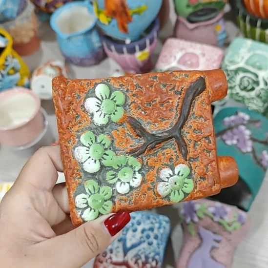 当场拍满15元发货不凑不发，花盆盆口不方不圆有针孔黑点是正常的，