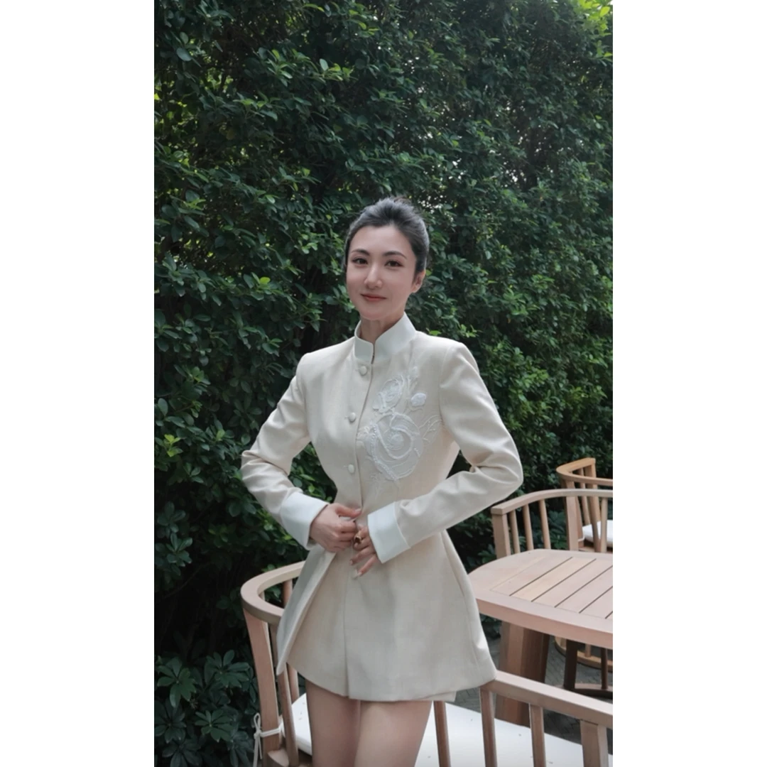 【壁虎姐】秋冬新款新中式杏色立体刺绣提花长袖外套短裤套装