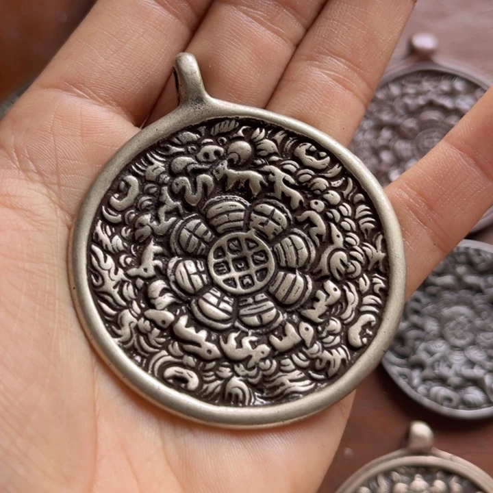 颈饰琉璃?*色喜欢的朋友