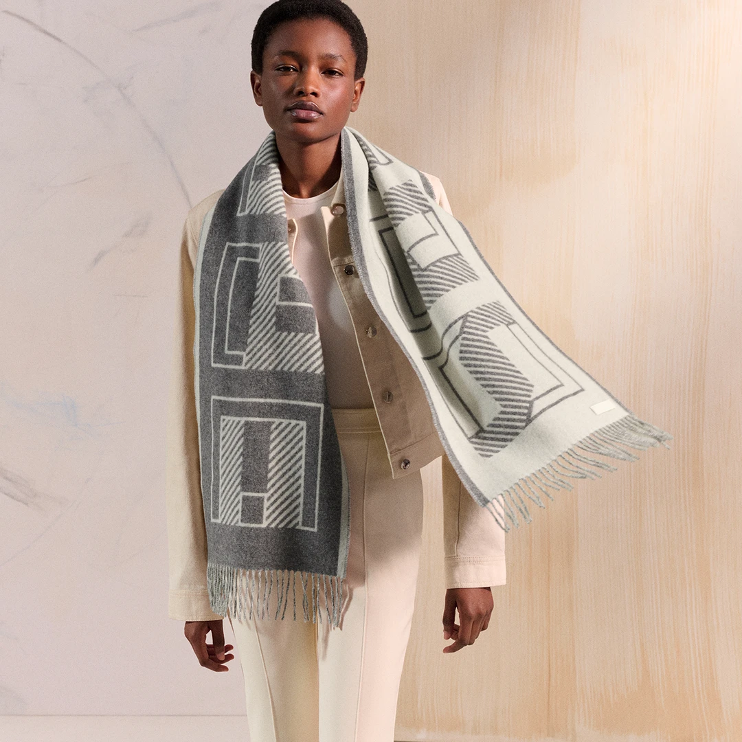 全新未使用 Hermes/爱马仕 p/新款羊绒围巾灰白