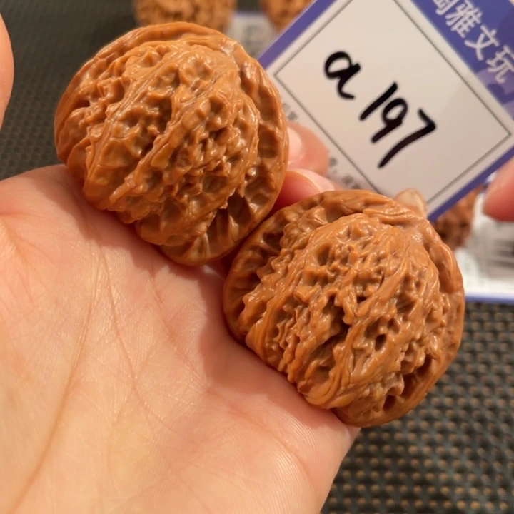 文玩核桃把件197号4.0三角白