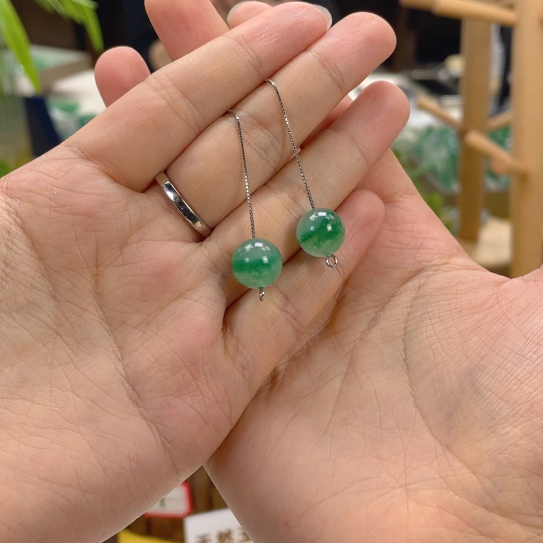 石英质玉耳钉未镶嵌素**时