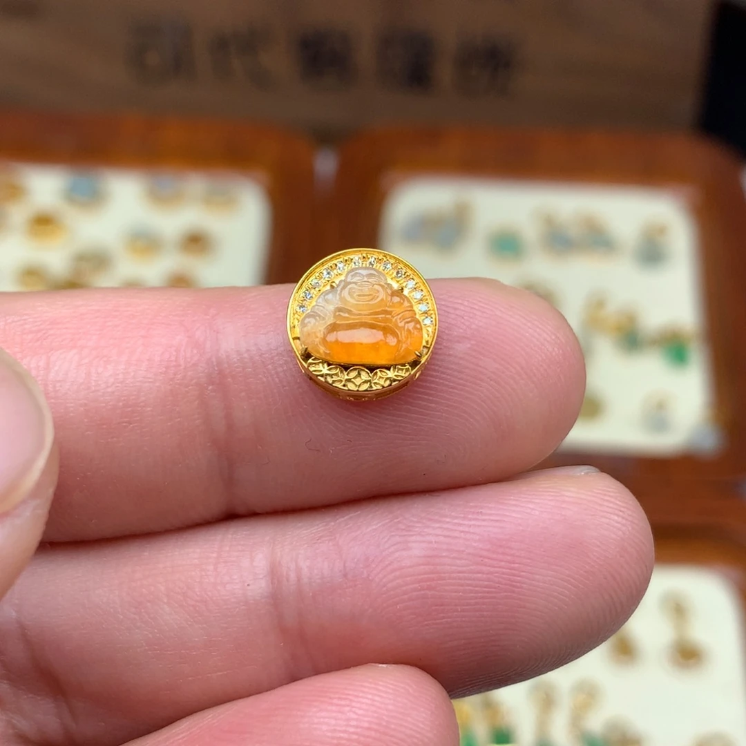 翡翠18K金镶嵌颈饰佛