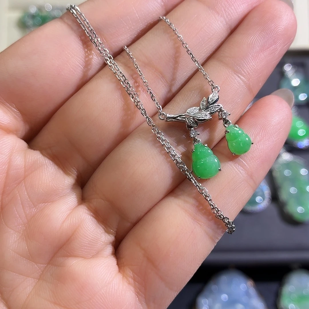 翡翠18K金镶嵌颈饰