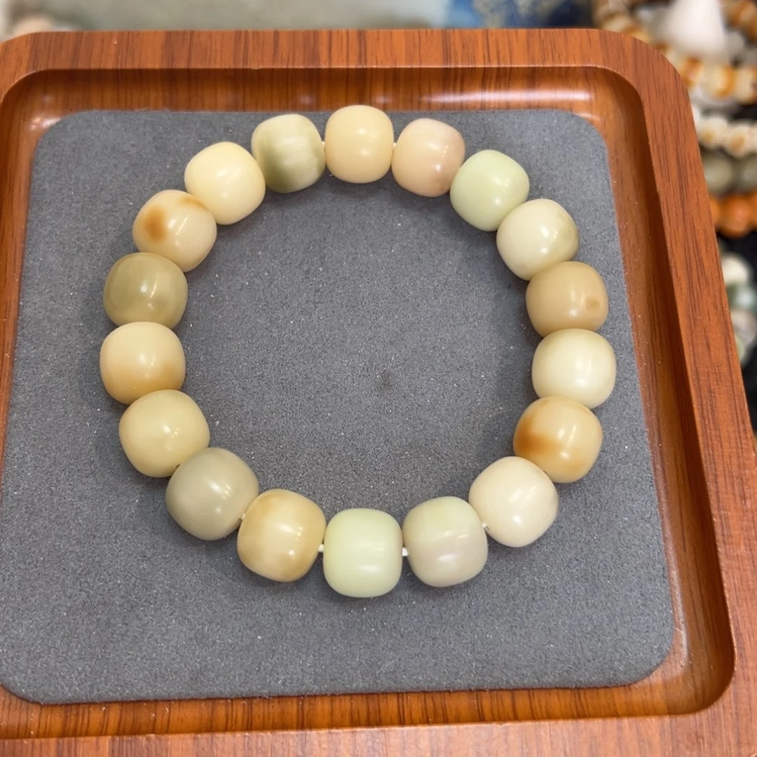 吊坠菩提根/象牙果318卡14微瑕