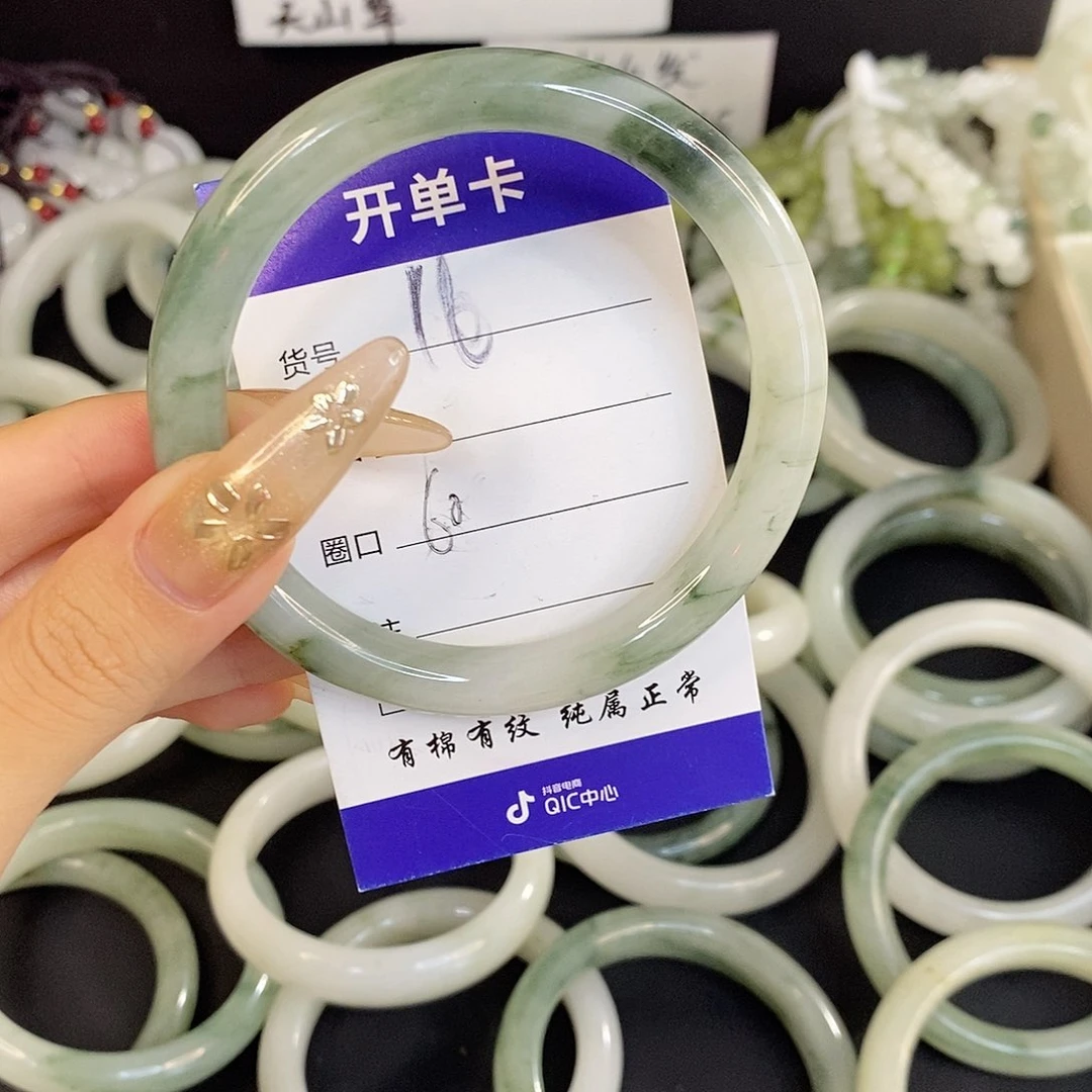 未镶嵌手镯石英质玉
