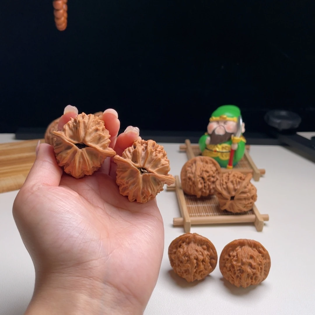 皮***哥文玩核桃吊坠40尺天地顺丰到付
